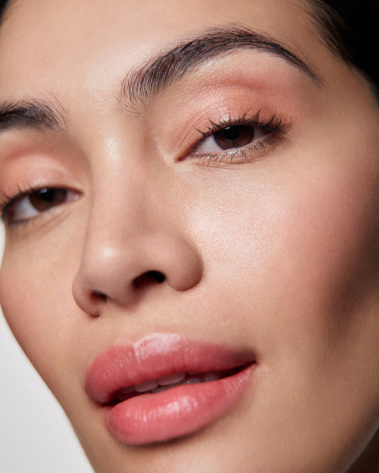 El Auge del Blush. El gesto que transforma el rostro en segundos